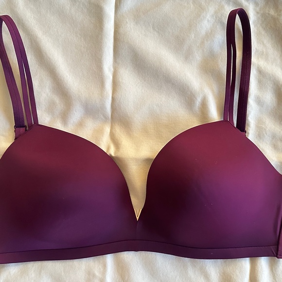 Victoria Secret -- Push-Up Plunge Bra Size 34DD - Picture 2 of 4